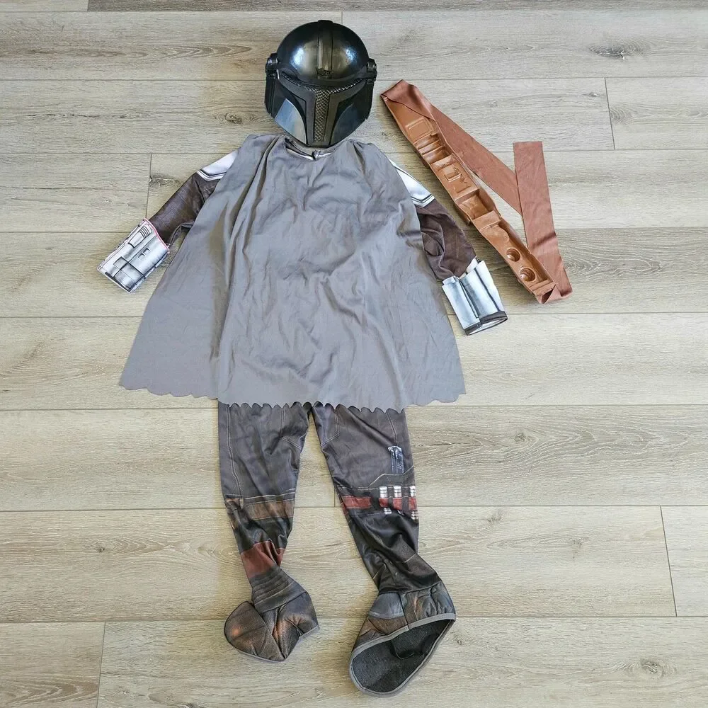 Star Wars includes mask